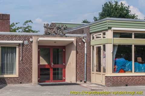 Sint Odiliënberg -  Hoelahoepende peuters
