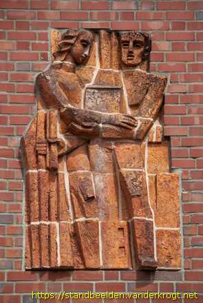 Roermond -  Gevelplastiek 't Paradies