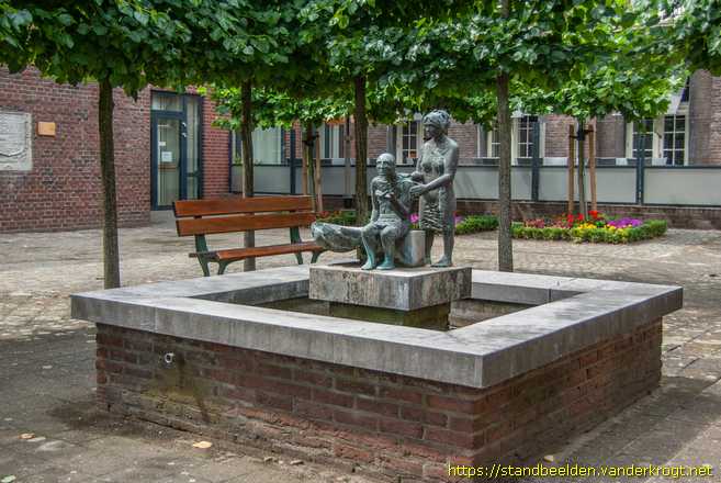 Roermond -  Verzorgster en bejaarde