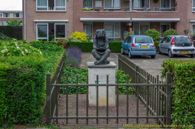 Blerick -  Lezend meisje