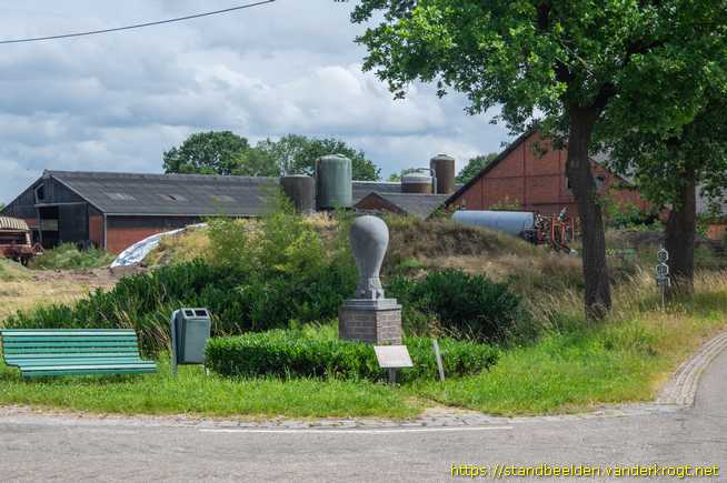 Castelré -  Monument 100 Jaar Ballonpost