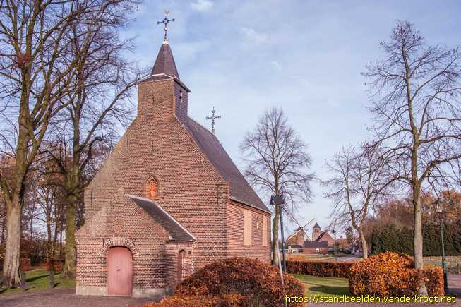 Luyksgestel -  Heiligenbeelden Heilige Kruiskapel