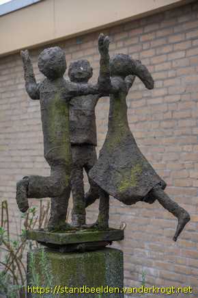 Lepelstraat -  Drie spelende kinderen
