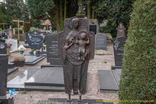 Lepelstraat -  Maria met kind