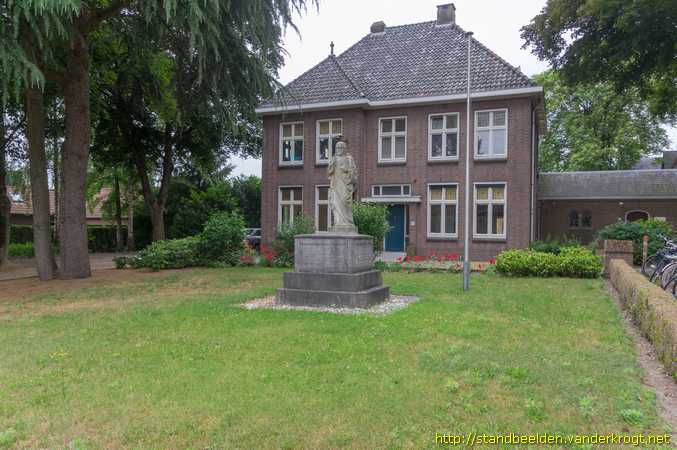 Heeswijk-Dinther -  Heilig Hartbeeld (Heeswijk)