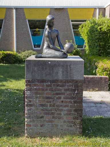 Boxmeer -  Meisje met bal