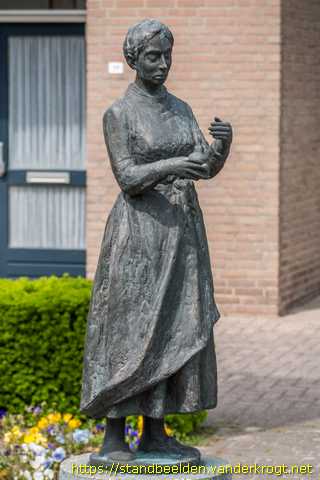 Liempde -  Vrouw met Vlaswiek