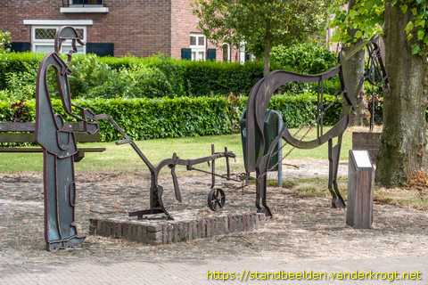 Liempde -  Ploegende boer