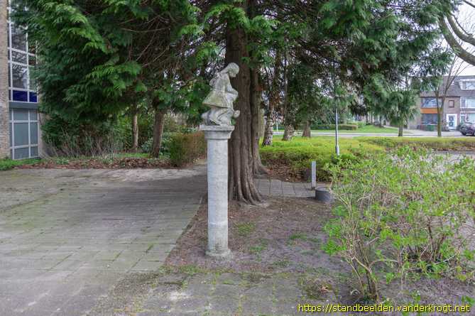 Breda -  Meisje met gieter