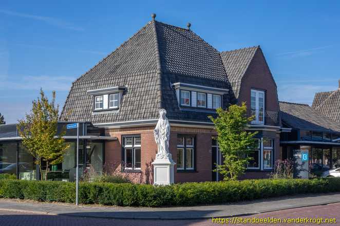 Bavel -  Heilig Hartbeeld Bavel