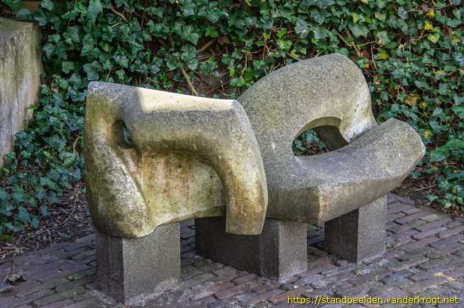 Breda -  Rustend figuur