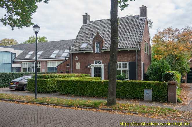 Breda -  Vrouwe Justitia en wapen van Ginneken