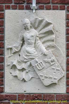 Breda -  Vrouwe Justitia en wapen van Ginneken