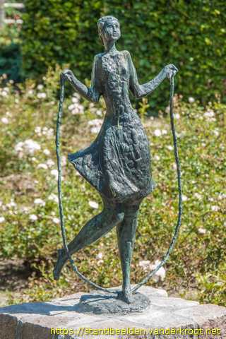 Cuijk -  Meisje met springtouw