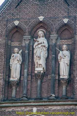 Eindhoven - Sint Catharina en twee engelen