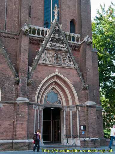 Eindhoven -  Reliëfs Majestas Domini en de levens van Maria en Catharina