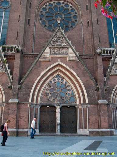 Eindhoven -  Reliëfs Majestas Domini en de levens van Maria en Catharina