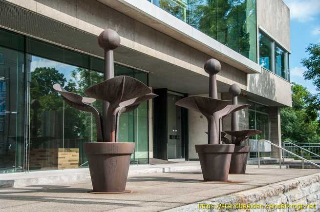 Eindhoven -  Drie bloemsculpturen