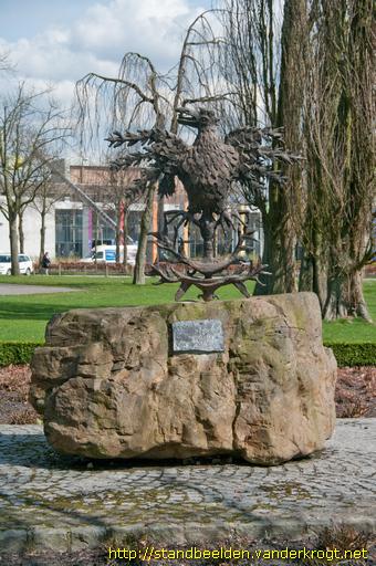 Etten-Leur -  De uitvliegende vogel - Monument voor burg. Oderkerk