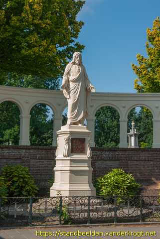 Oudenbosch -  Heilig Hartbeeld