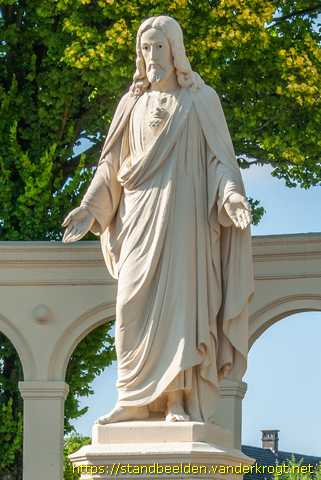Oudenbosch -  Heilig Hartbeeld