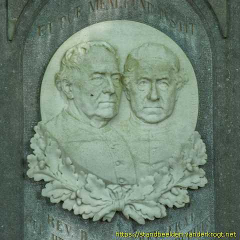 Oudenbosch -  Pastoor Hellemons en Vader Vincentius