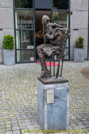 Helmond -  Vrouw op stoel