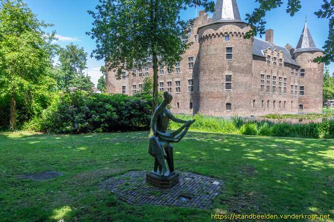 Helmond -  Arbeidster uit de haspelarij