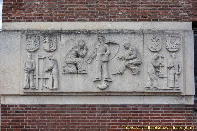 Helmond -  Reliëf Postkantoor