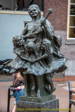 's-Hertogenbosch -  Musicerende vrouw