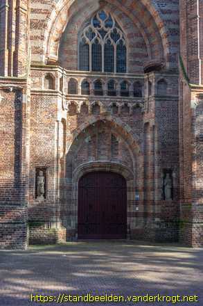 Hilvarenbeek -  Sint Adrianus van Hilvarenbeek en Sint Petrus