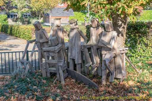 Langenboom -  Vijf houten figuren