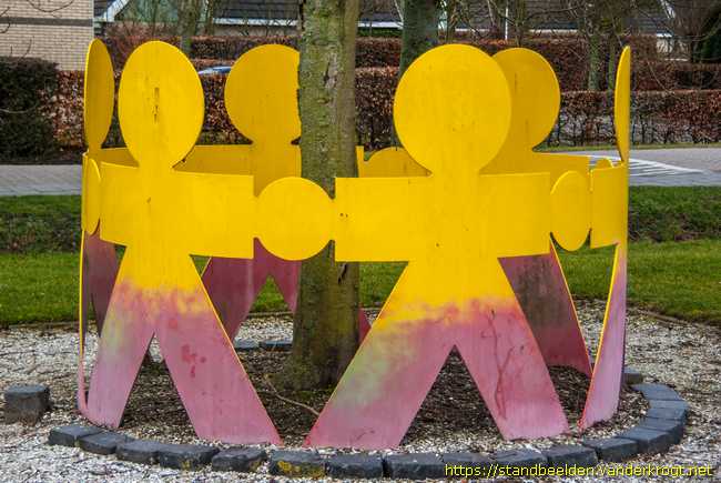 Willemstad -  Kinderen rond een boom