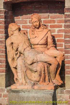 Fijnaart -  Monument voor de Gevallenen (Piëta)