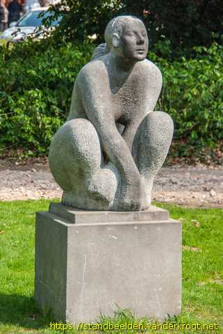 Oisterwijk -  Hurkende vrouw