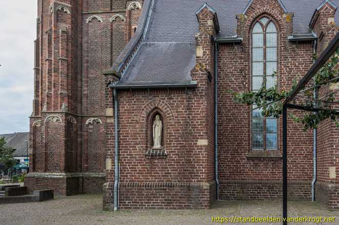 Moergestel -  Heilig Hartbeeld