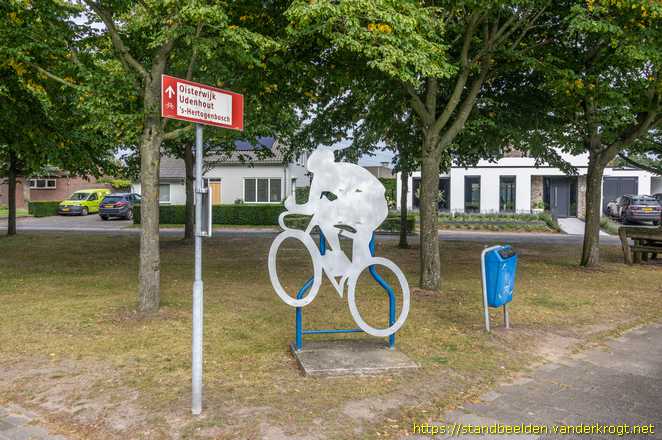 Moergestel -  De eenzame fietser