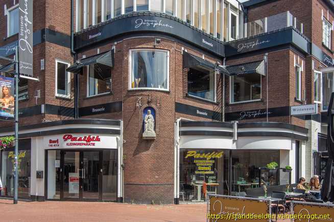 Oosterhout -  Maria met Jezus als jongen