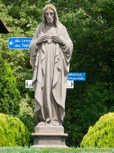 Oijen -  Heilig Hartbeeld