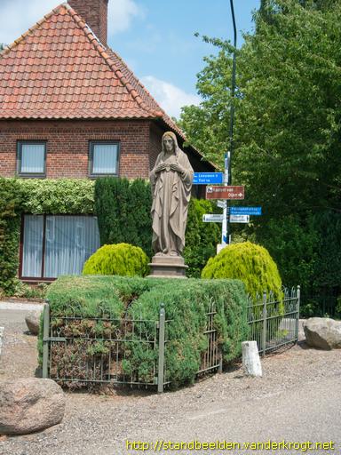 Oijen -  Heilig Hartbeeld