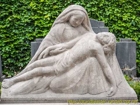 Roosendaal -  Grafmonument Burg. Prinsen (Piëta)