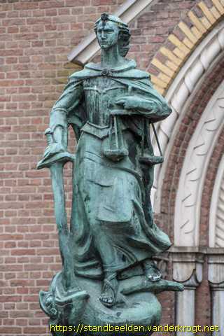 Roosendaal -  Sint Michaël en de draak