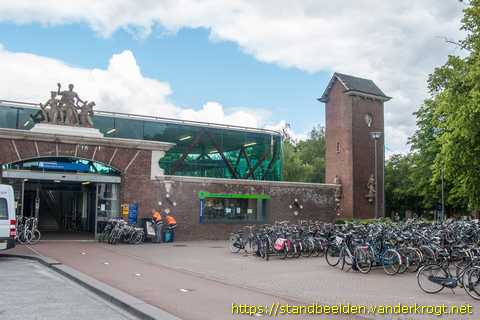 Roosendaal -  Allegorie op de spoorwegen en de welvaart