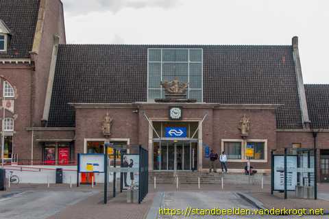 Roosendaal -  Allegorie op de spoorwegen en de welvaart
