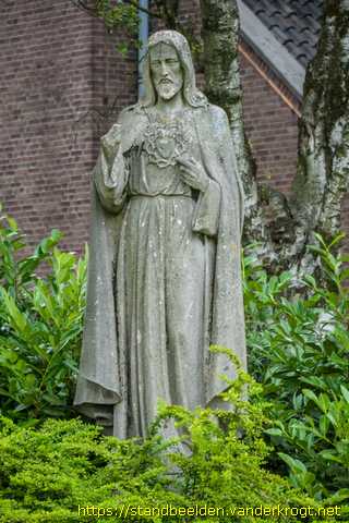 Roosendaal -  Heilig Hartbeeld