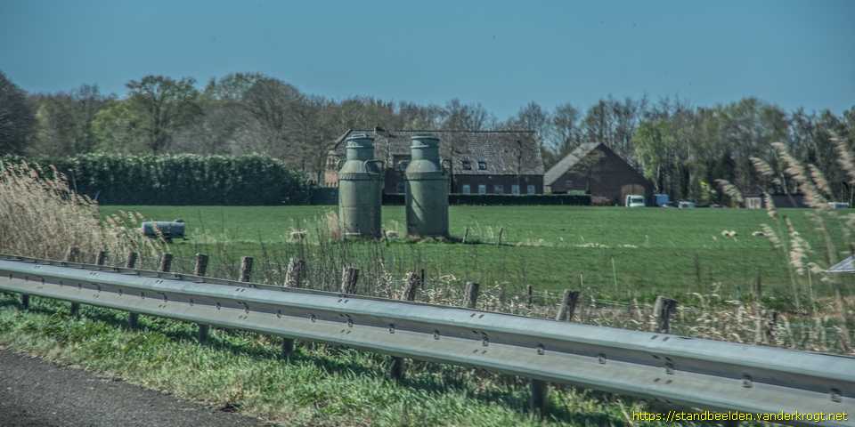 Heerle -  Melkbussen