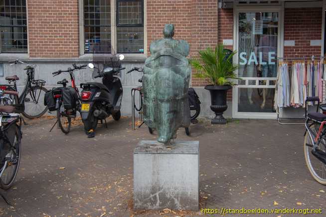 Sint Oedenrode -  Schrijdende Danseres met Tamboerijn