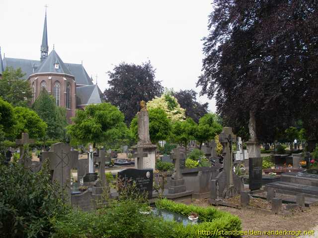 Sint Oedenrode -  Acht heiligenbeelden
