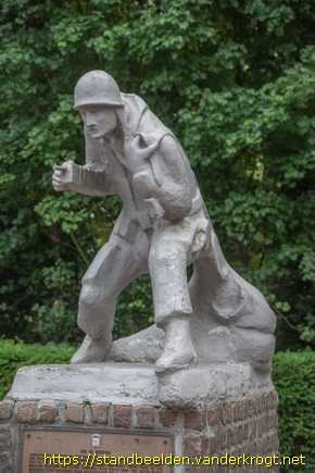 Son en Breugel -  Airborne Monument 'De Parachutist'