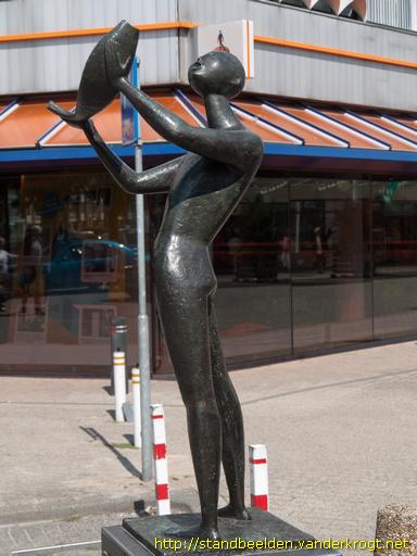 Tilburg -  Naakte jongen met vis